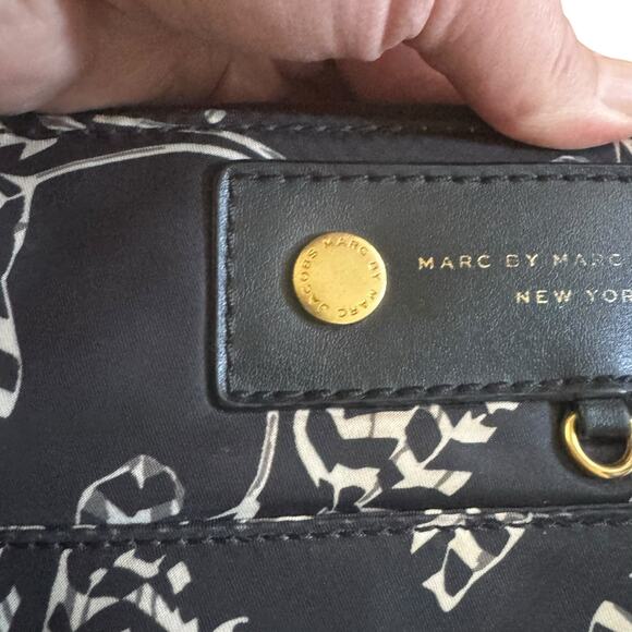 Marc by Marc Jacobs Nylon Laptop Sleeve Abstract Floral Office Professional 14” - Picture 5 of 15